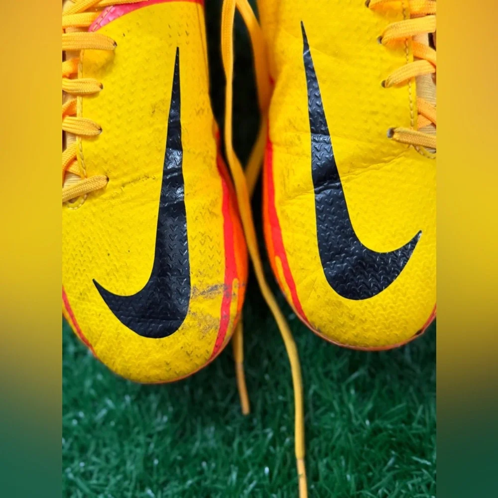Nike Kids‎ Yellow Soccer Shoes Size 5Y